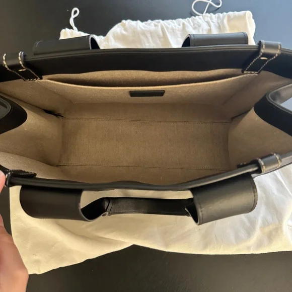 Chloe Medium Woody Tote in Leather - Picture 3 of 5